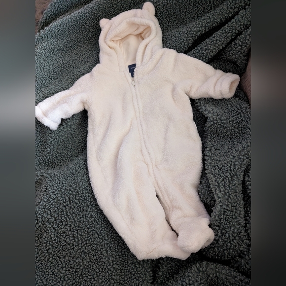 Baby Gap Onesie - Picture 1 of 10